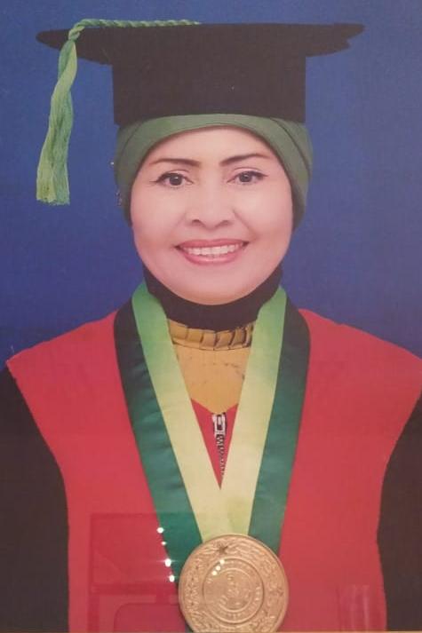 Prof. Dr. Dra. Julia Reveny, M.Si., Apt